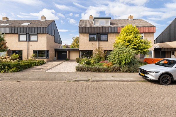 Foto - Te koop: Royale gezinswoning op uitstekende locatie!